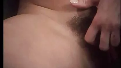 شخص مشهور است با استفاده از یک مونوگرام خال کوبی عکسهای سکسی کون گنده ، بلوند را روی گربه اش سرخ می کند